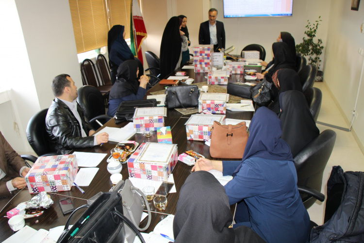 تقدیر و تشکر از کارشناسان نوجوانان جوانان و مدارس شبکه های تابعه ، سالن جلسات مرکز بهداشت استان مرکزی، ۱۷ فروردین ماه