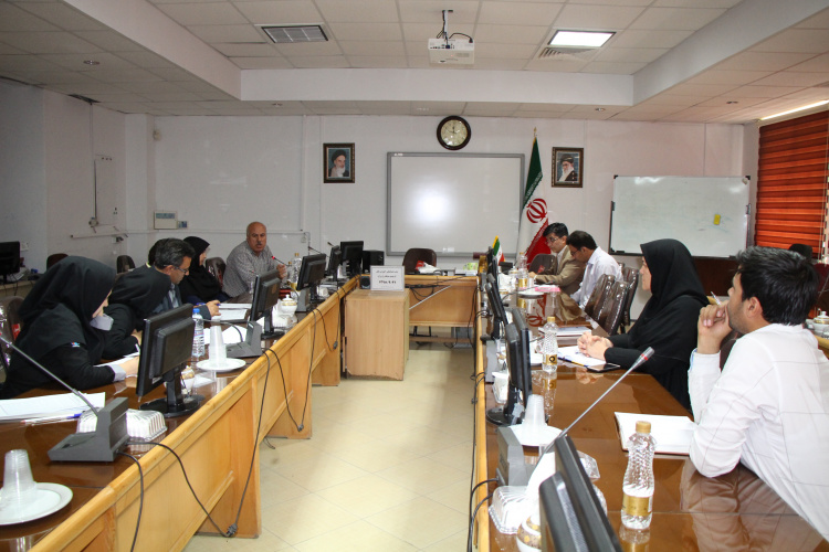 جلسه آموزش های ۶ ساعته هنگام ازدواج، سالن جلسات مرکز بهداشت استان مرکزی، ۳۱ تیر ماه