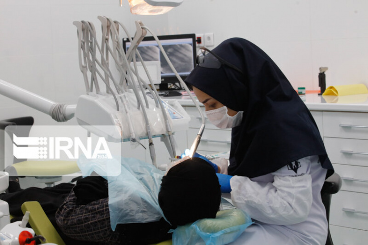 ترس از کرونا نباید باعث تعویق درمان بیماری های دهان و دندان شود .