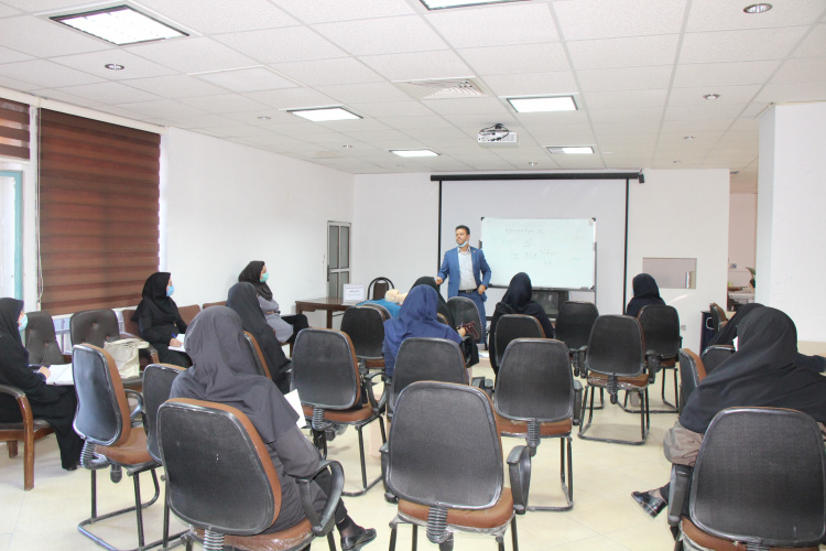 کارگاه حمایت حیاتی کودکان،سالن جلسات مرکز بهداشت استان مرکزی، ۲۹ مهر ماه