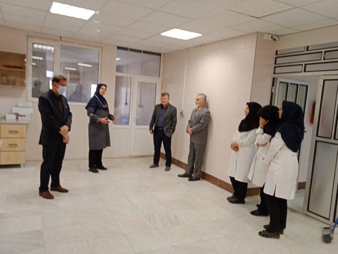 تأکید بر ایجاد فضای استاندارد برای آزمایشگاه بحران در بازدید از آزمایشگاه مرجع معاونت بهداشت